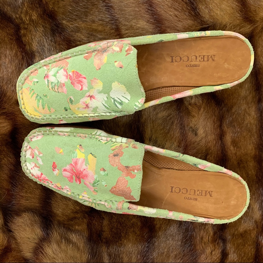 Sesto MEUCCI Floral Suede Upper Mules. Size 7.5